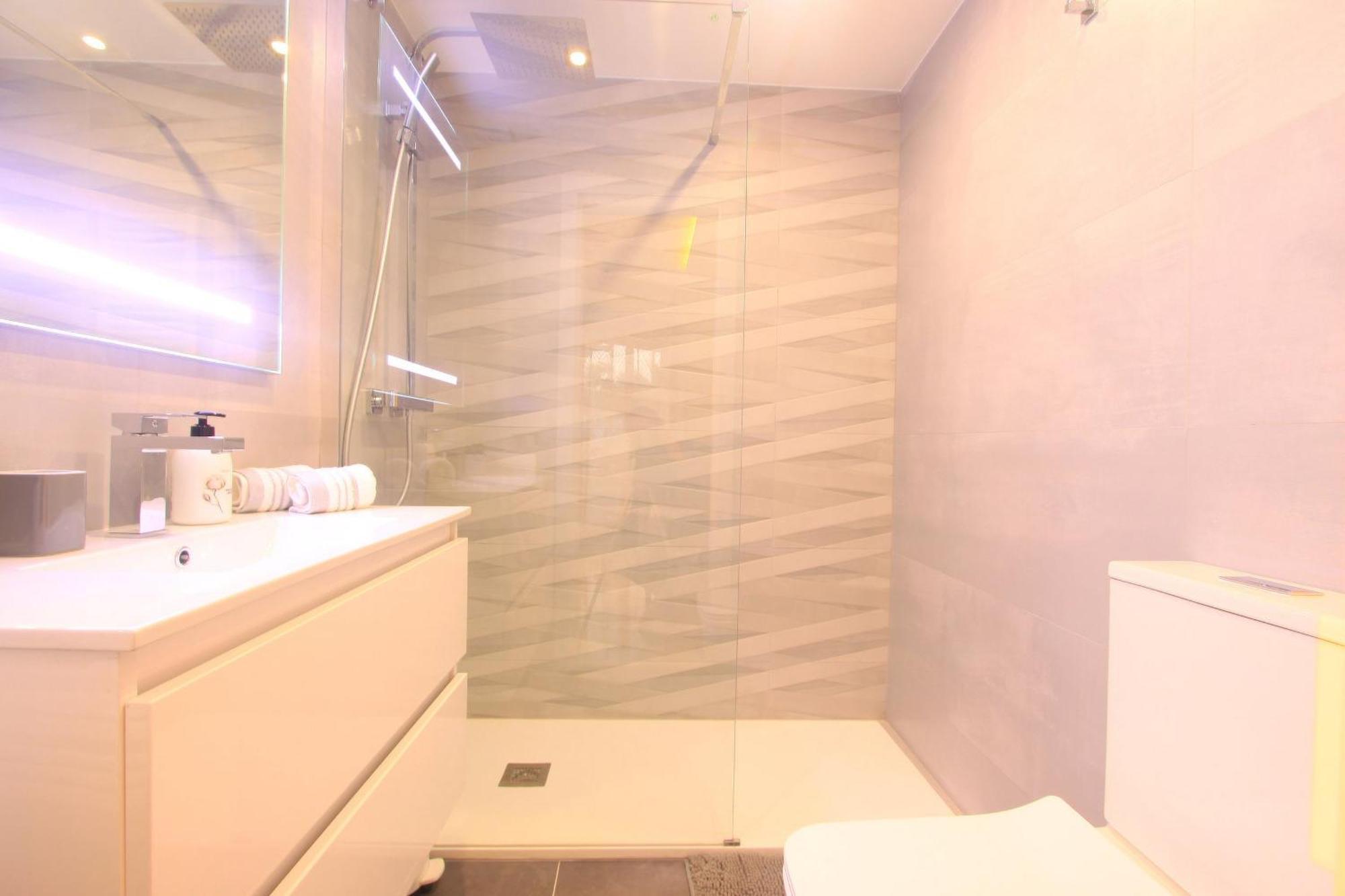 1080 Beachfront Penthouse 3 Floors Jacuzzi 2 Pools Wifi Roof Terrace Marbella Exterior foto