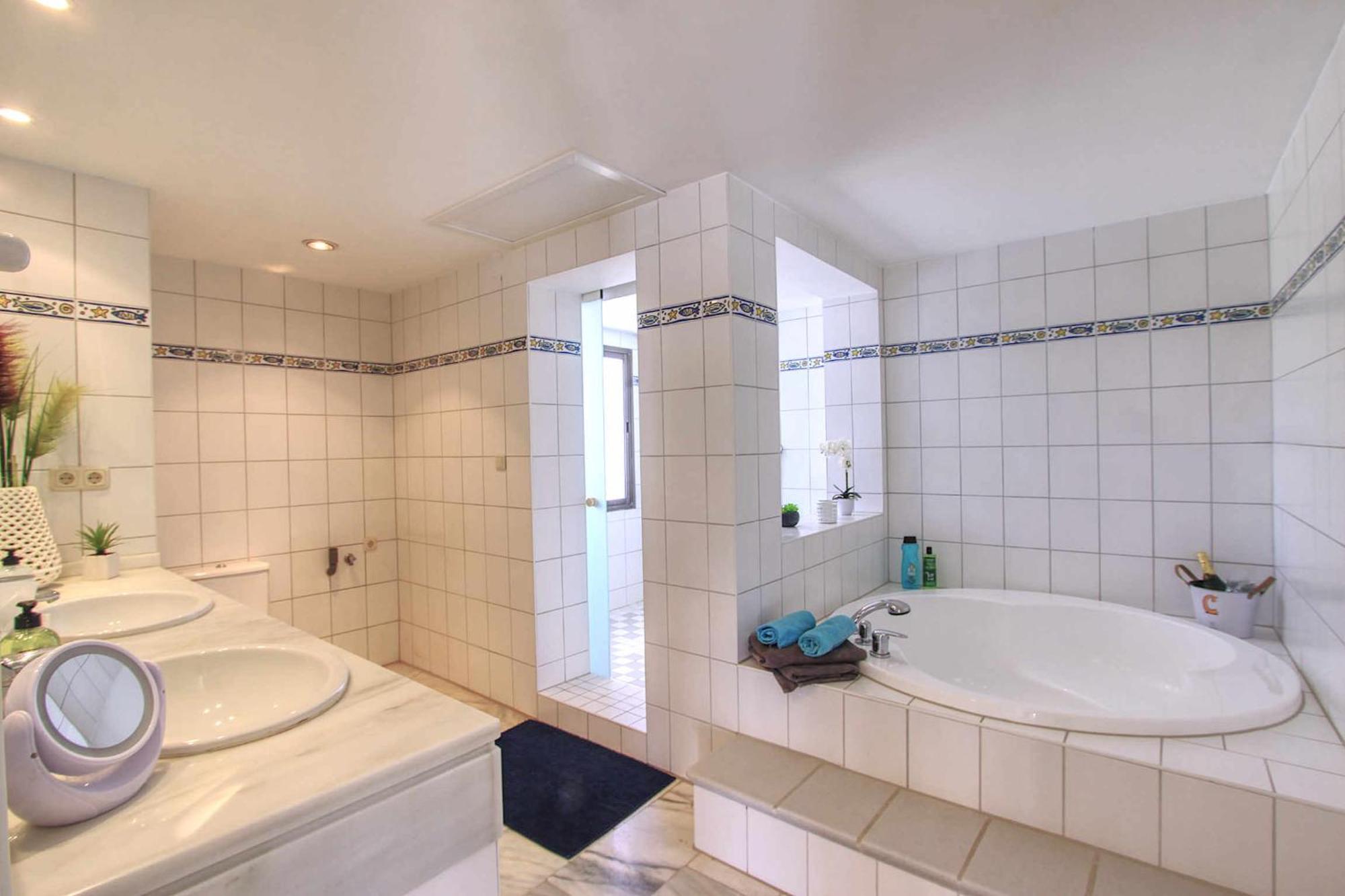 1080 Beachfront Penthouse 3 Floors Jacuzzi 2 Pools Wifi Roof Terrace Marbella Exterior foto