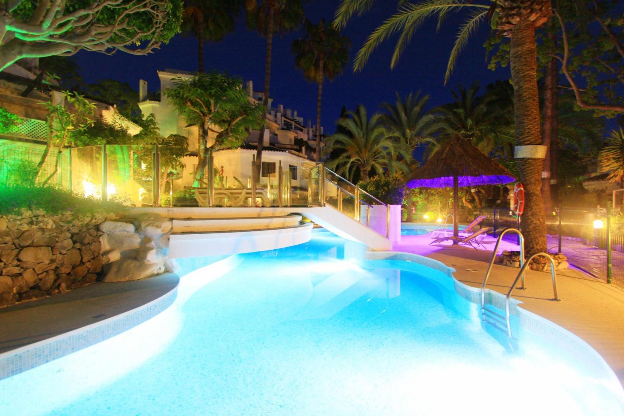 1080 Beachfront Penthouse 3 Floors Jacuzzi 2 Pools Wifi Roof Terrace Marbella Exterior foto